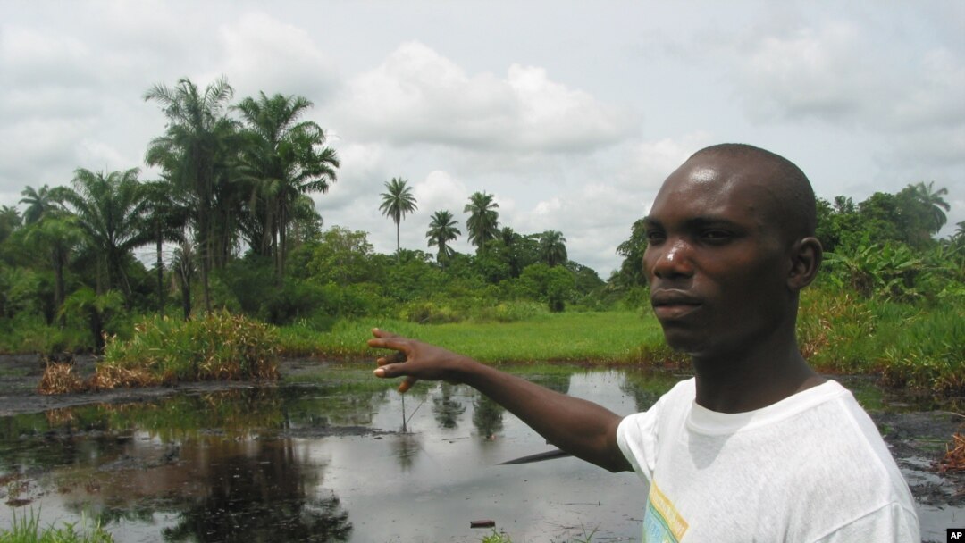 Villager shows effects of an oil spill right behind his home in Nigeria's Niger Delta region. (file photo)