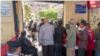 Egyptians line up in front of a polling station in downtown Cairo. March 26, 2018. (H. Elrasam for VOA)