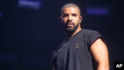 le rappeur Drake en concert au Festival Austin City Limits Music à Zilker Park le 3 octobre 2015 à Austin, au Texas. (Photo by Jack Plunkett/Invision/AP)