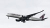 Pesawat dari Qatar Airways bergerak menuju Bandara Internasional Philadelphia di Philadelphia, AS, pada 7 November 2019. (Foto: AP/Matt Rourke)