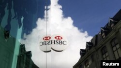 Sucursal del banco HSBC en St. Helier, Jersey. El banco británico pagará a Estados Unidos una suma de dinero récord en un acuerdo por un caso de lavado.