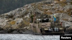 A CB90-class fast assault craft lands a marine search team at Kullbaling, a small island in Stockholm's archipelago, Oct. 20, 2014.