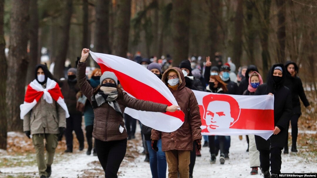 Акция протеста оппозиции в Минске под исторической сиволикой Беларуси. Архивное фото