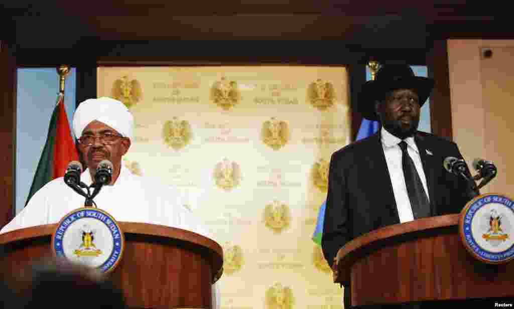 Rais wa Sudan Omar al Bashir na mwenyeji wake wa Sudan Kusini Salva Kiir wakizungumza na waandishi habari wakati wa mkutano wa pamoja mwishoni mwa ziara ya kihistoria ya bashir huko Sudan Kusini.