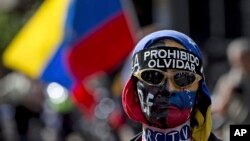 Opositores al gobierno de Nicolás Maduro protestaron durante el tercer aniversario de la represión contra una marcha de jóvenes que desató una ola de protestas en 2014.