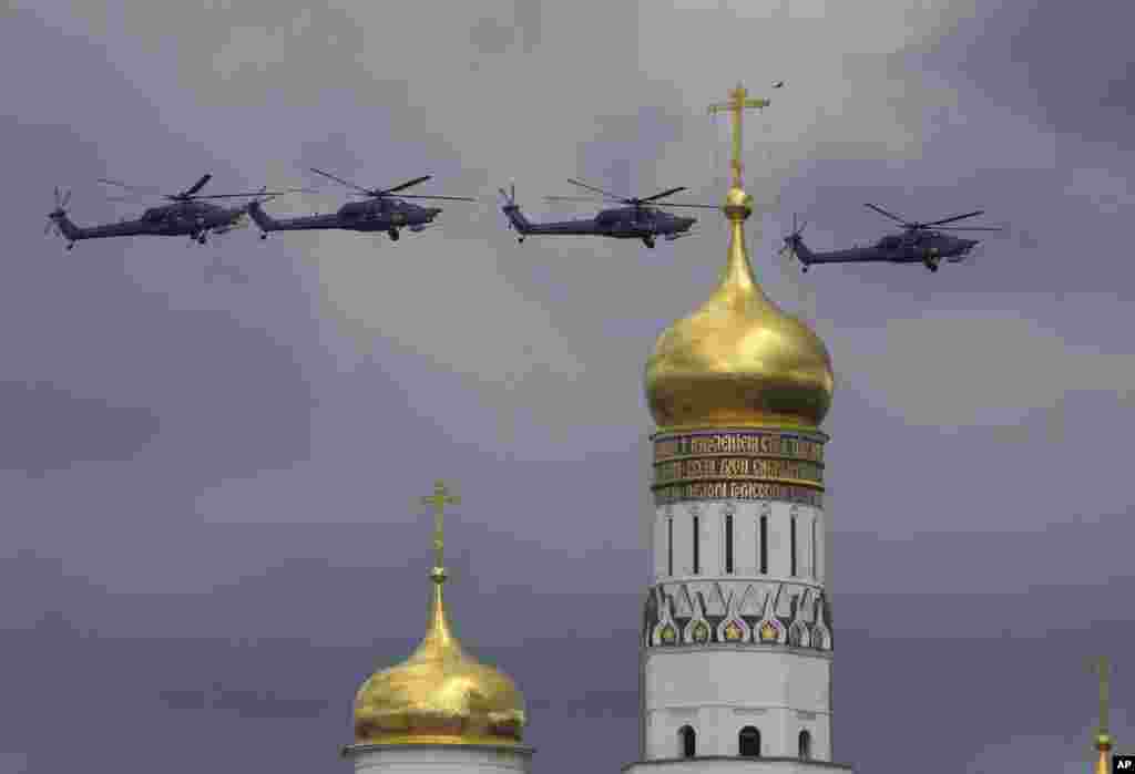 Russian military helicopters fly over Ivan the Great bell-tower and Moscow&#39;s Kremlin during a general rehearsal for the Victory Day military parade which will take place at Moscow&#39;s Red Square on May 9 to celebrate 71 years after the victory in WWII in Moscow, Russia,