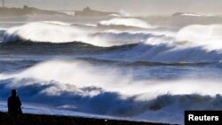 General view of beach shows breaking waves along the ocean beach front in Biarritz on the southern Atlantic Coast of France, Feb. 6, 2014. Global warming is in a temporary hiatus, in part because of heat absorbed deep into the Atlantic and Southern oceans.