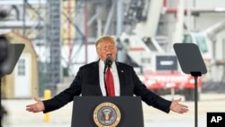 Presiden Donald Trump di Southwest Iowa Renewable Energy, produsen ethanol di Council Bluffs, Iowa, 11 Juni 2019. (Foto: dok).