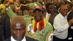 FILE: President Robert Mugabe greets party supporters upon his arrival at the 9th Zanu pf National Peoples Conference in Goromonzi, 45 km east of Harare, Zimbabwe Friday, Dec, 15, 2006. (AP Photo/Tsvangirayi Mukwazhi)