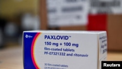 Archivo - Un envase del medicamento Paxlovid visto en el Hospital de la Misericordia en Grosseto, Italia, el 8 de febrero de 2022.