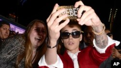 Hace unas semanas Justin Bieber participó de una alfombra roja para anunciar el estreno de su documental "Justin Bieber's Believe", en Los Angeles.