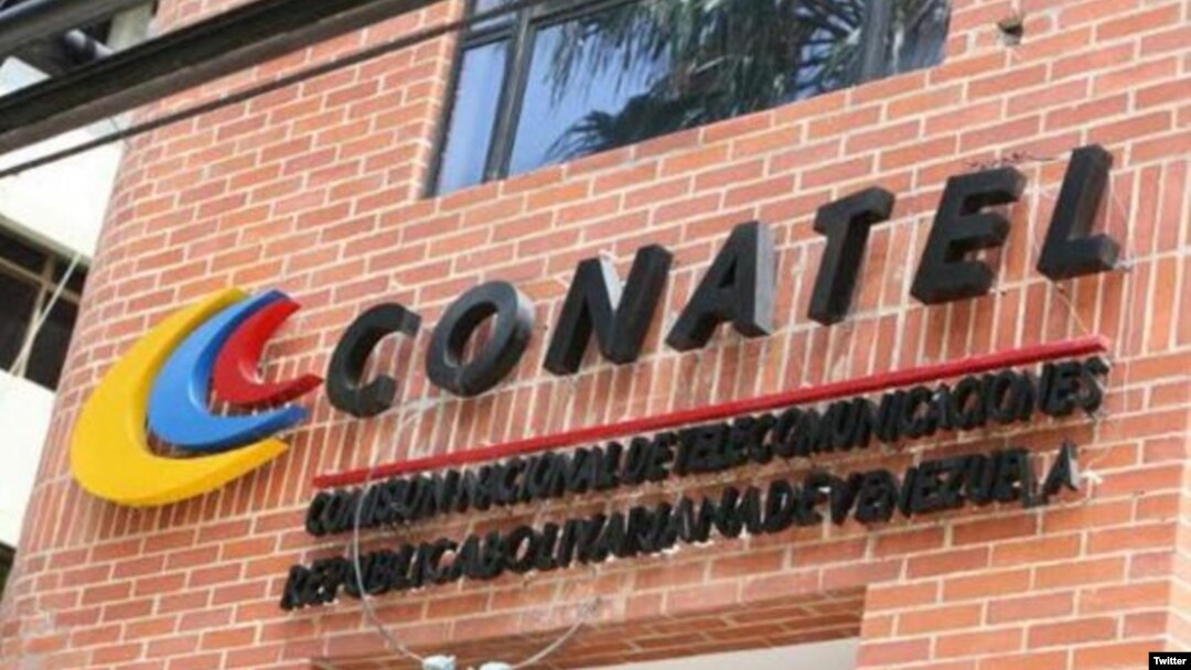 Nicolás Maduro en las últimas horas había "lanzado duras críticas a medios colombianos", dice un comunicado Caracol Televisión.