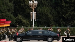 组图：特朗普总统在人民大会堂参加欢迎仪式并与中国国家主席习近平会谈
