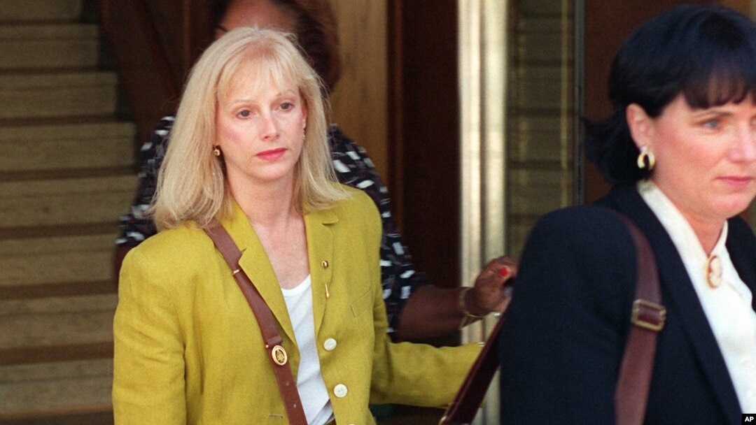 Sondra Locke, left, leaves court in Burbank, Calif., with her attorney Peggy Garrity, Sept. 11, 1996, after opening statements in a civil suit against Locke's former live-in boyfriend, Clint Eastwood.