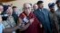 El líder espiritual Dalai Lama ya está de regreso en la India, luego de estar internado en una clínica estadounidense.