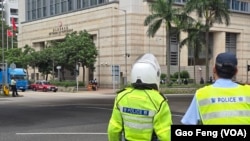 香港警察在西九龙裁判法院一带戒备。美国之音记者高锋摄，(2026年8月29日)