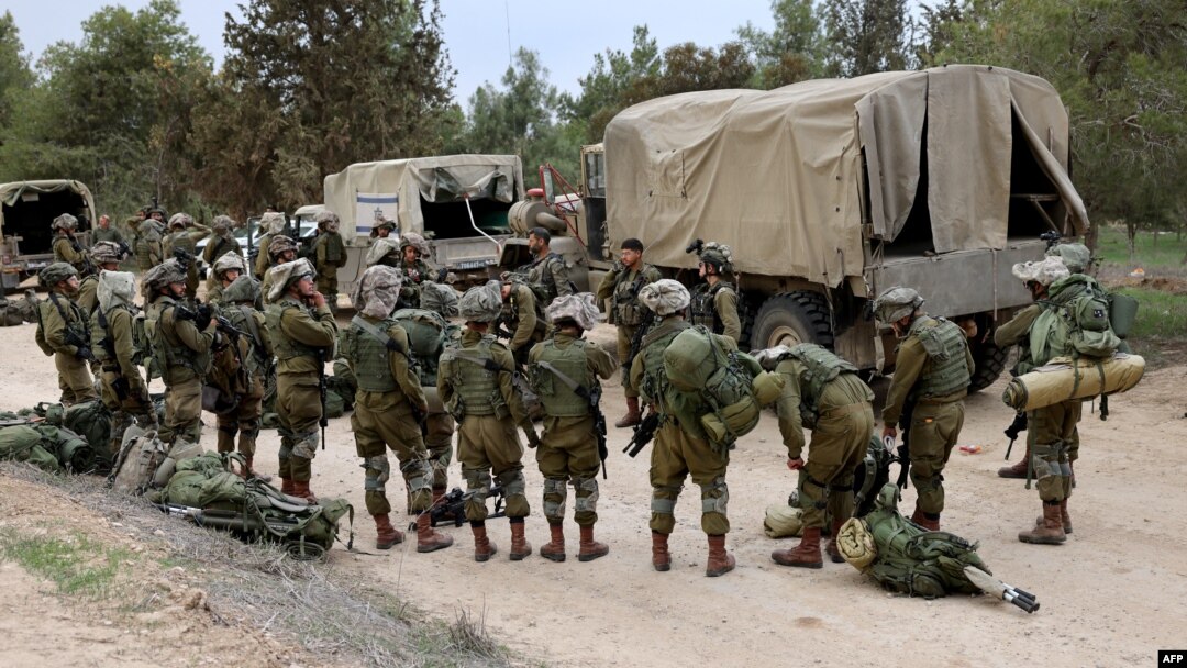 Binh sĩ Israel tập trung dọc theo khu vực biên giới Gaza ở miền nam Israel vào ngày 12/12/2023 giữa bối cảnh các trận chiến đang diễn ra với phong trào Hamas của người Palestine.