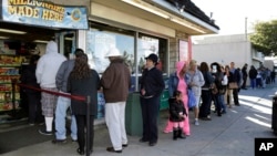 Customers wait in line to buy Powerball lottery tickets in Hawthorne, Calif., on Jan. 8, 2016. 