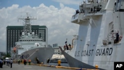 资料照：美国与日本的海岸警卫队舰只抵达马尼拉港口准备在南中国海举行美日菲三国海岸警卫演习。（2023年6月1日）