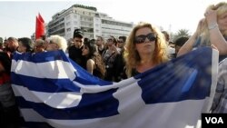 Manifestand k ap pwoteste kont gouvènman grès la