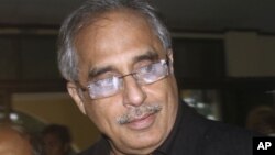 Vijay Nambiar, the U.N. envoy to Burma, leaves Sittwe Airport in Burma's Rakhine state, June 14, 2012. 