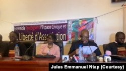 Des membres de la société civile réunis pour protester contre la suspension des ONG au Cameroun, à Yaoundé le 10 décembre 2024. VOA / Emmanuel Jules Ntap