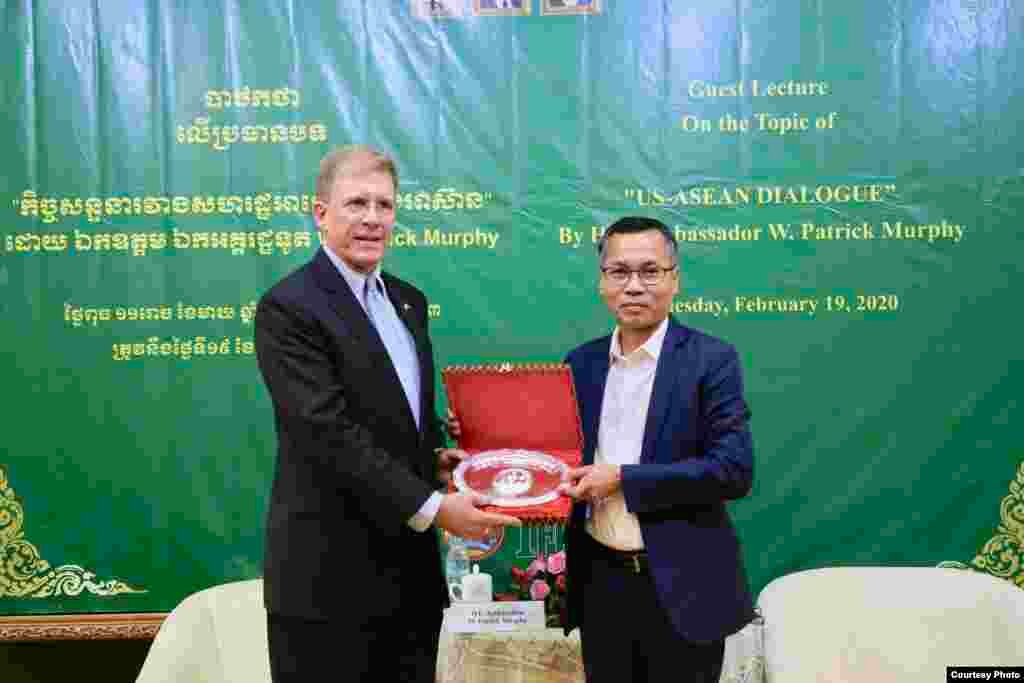 U.S. Ambassador W. Patrick Murphy is pictured exchanging gifts with Chet Chealy, rector at the Royal University of Phnom Penh, Cambodia, February 19, 2020. (Photo courtesy of U.S. Embassy in Cambodia) 