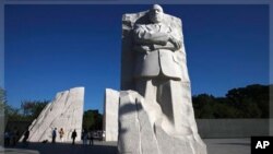 Barack Obama participe à la dédicace d’un monument à la mémoire de Martin Luther King, Jr.