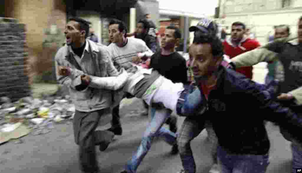 到星期天为止，这场暴力活动已经导100多人丧生并且估计导致大约1千人受伤