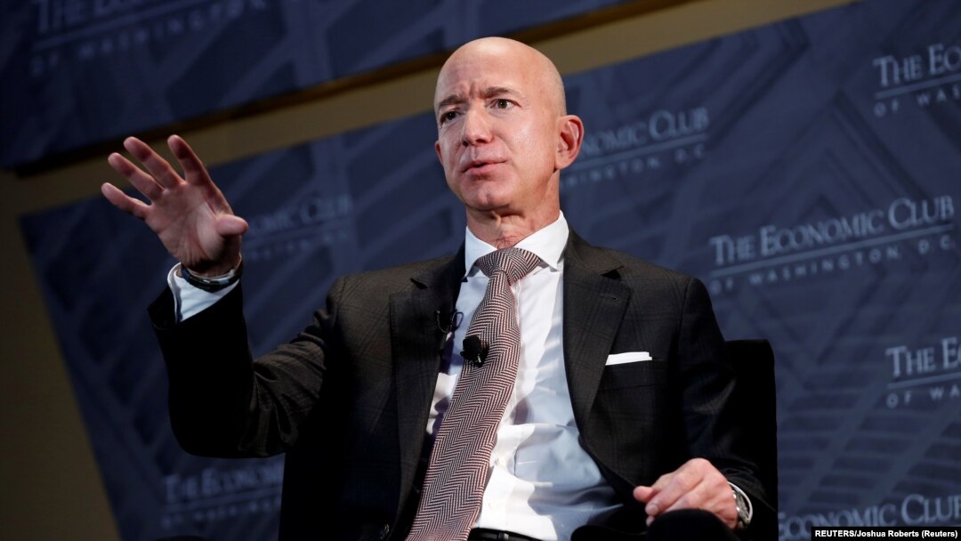 Džef Bezos (Foto: REUTERS/Joshua Roberts)