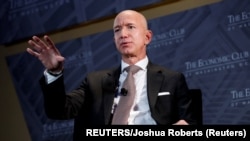 Džef Bezos (Foto: REUTERS/Joshua Roberts)