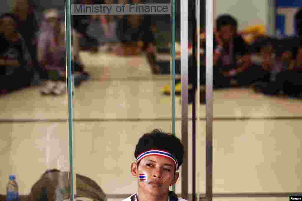 Anti-government protesters occupy the Finance Ministry in Bangkok, Nov. 25, 2013.