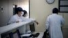 Para perawat berbincang di sebuah klinik di Shanghai di tengah merebaknya wabak virus korona, Shanghai, China, 17 Februari 2020. (Foto: Noel Celis via Reuters)