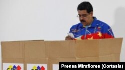 El presidente Maduro celebró su cumpleaños votando en las elecciones internas del PSUV. 