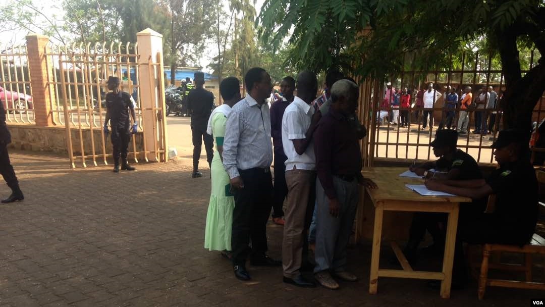 Diane Rwigara mu rukiko rukuru rwa Nyarugenge i Kigali tariki ya 13 y'ukwa Cumi 2017