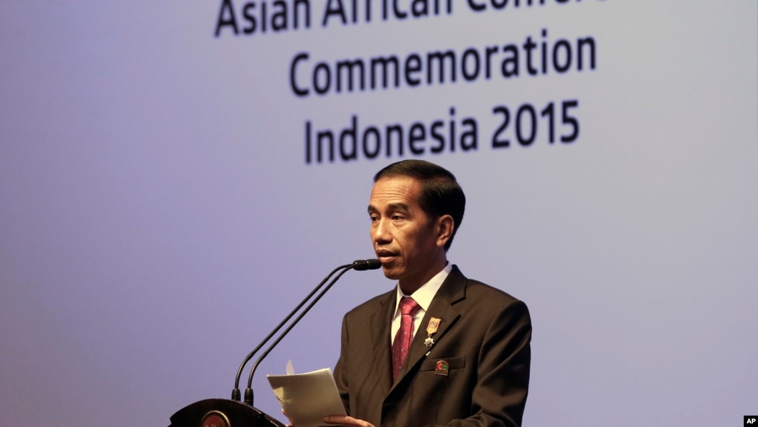 Presiden Joko Widodo memberikan pidato pada penutupan KAA di Jakarta, Kami malam, April 23, 2015.