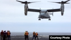 魚鷹機首降日本戰艦(資料圖片，美國軍方提供）