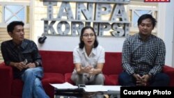 Perwakilan Koalisi Masyarakat Sipil Selamatkan BPK yang terdiri dari ICW, Seknas Fitra, Medialink, TII, IBC, IPC, Jariungu, CITA saat menggelar konferensi pers di kantor ICW, Jakarta Selatan, Kamis, 8 Agustus 2019. (Foto courtesy: Fitra/dok)