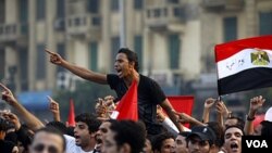 Warga Mesir melakukan protes di Lapangan Tahrir, Kairo menuntut transisi yang jelas ke pemerintahan sipil (foto: dok).