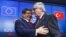 Turkish Prime Minister Ahmet Davutoglu (L) and European Commission President Jean Claude Juncker (R) greet each other after a news conference following a EU-Turkey summit in Brussels, Belgium, Nov. 29, 2015.