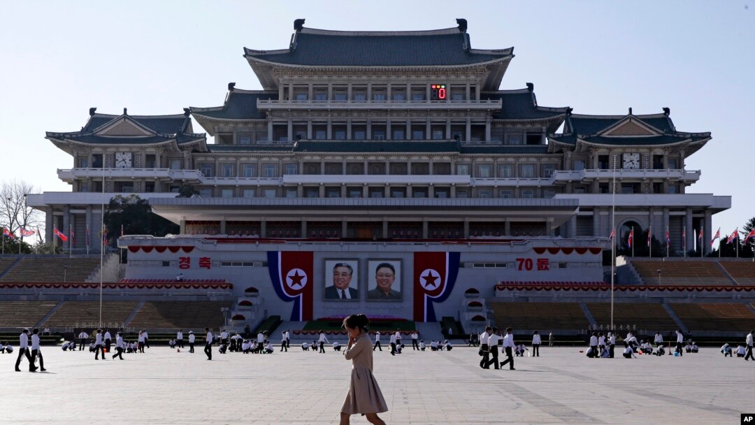 Suasana persiapan HUT ke-70 Korea Utara di Kim Il Sung Square, Pyongyang, Korea Utara, 7 September 2018. 