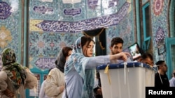 İranlılar bugün ülke genelinde kurulan 59 binden fazla merkezde oy kullandı.