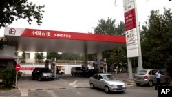 中国石化公司在北京的一个加油站(资料照片)