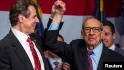 Mario Cuomo gobernó Nueva York desde 1982 hasta 1994, y es padre del actual gobernador, Andrew Cuomo.