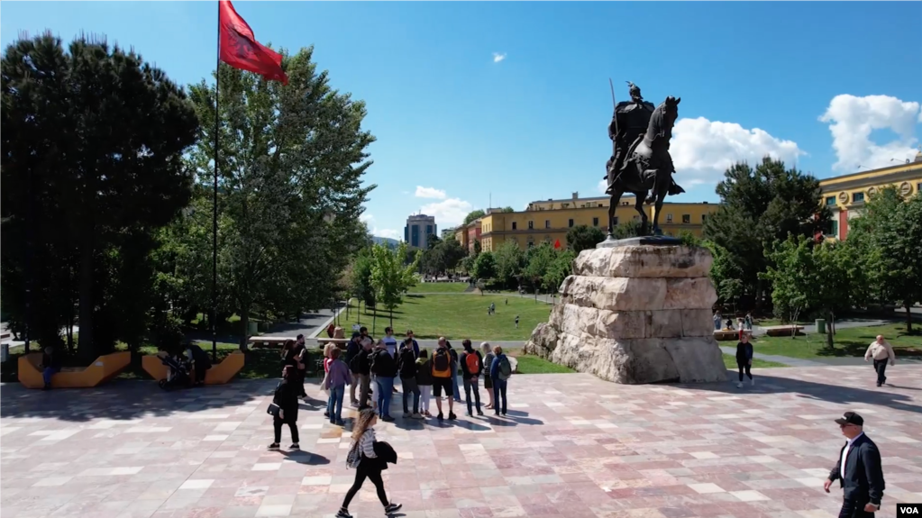 Reagime të qytetarëve në Tiranë mbi zgjedhjet presidenciale në SHBA