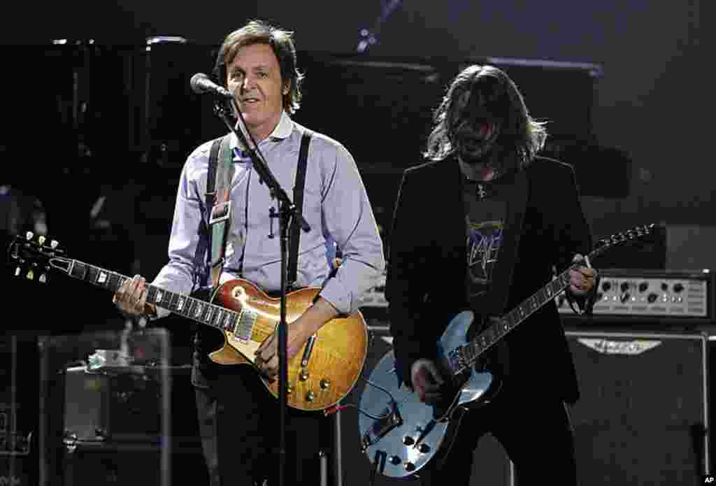 Paul McCartney, left, and Dave Grohl perform during the 54th annual Grammy Awards in Los Angeles, February 12, 2012. (AP Photo/Matt Sayles)