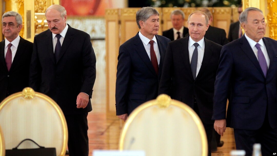 From left: Armenia's Serge Sarkisian, Belarus' Alexander Lukashenko, Kyrgyzstan's Almazbek Atambayev, Russia's Vladimir Putin and Kazakhstan's Nursultan Nazarbayev arrive for the Eurasian Economic Union summit in Moscow, Dec. 23, 2014.