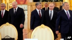 From left: Armenia's Serge Sarkisian, Belarus' Alexander Lukashenko, Kyrgyzstan's Almazbek Atambayev, Russia's Vladimir Putin and Kazakhstan's Nursultan Nazarbayev arrive for the Eurasian Economic Union summit in Moscow, Dec. 23, 2014.