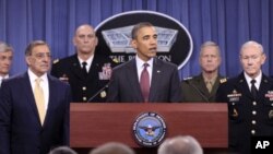 미국 수뇌부와 함께 새 국방전략을 발표하는 바락 오바마(중앙) 미 대통령