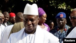 Gambia's Vice President Isatou Njie-Saidy welcomes Nigeria's President Muhammadu Buhari with Gambia's President Yahya Jammeh in Banjul, Gambia, Jan. 13, 2017. 